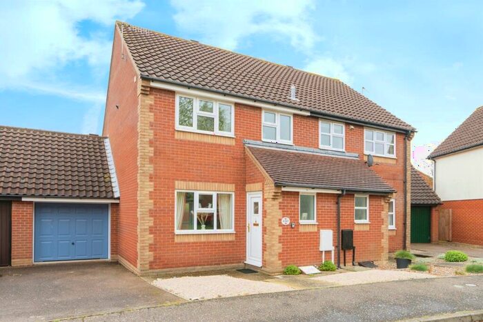 3 Bedroom Semi-Detached House For Sale In Woodhouse Close, Sheringham, NR26