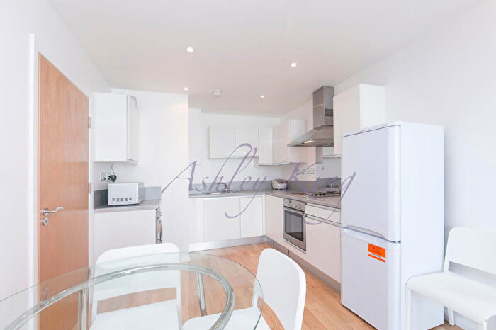 1 Bedroom Flat To Rent In Limeharbour, London, E14
