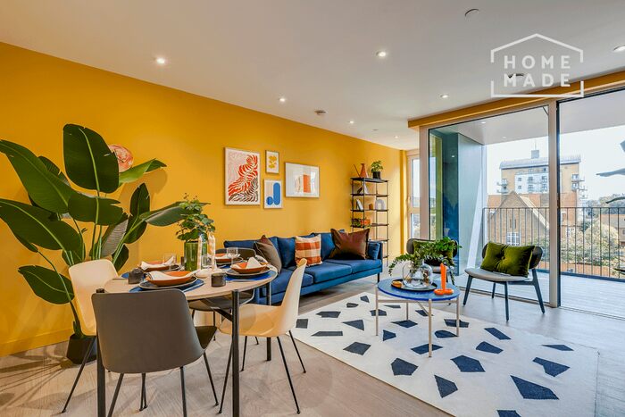 2 Bedroom Flat To Rent In The Fold, Park Lane, CR0