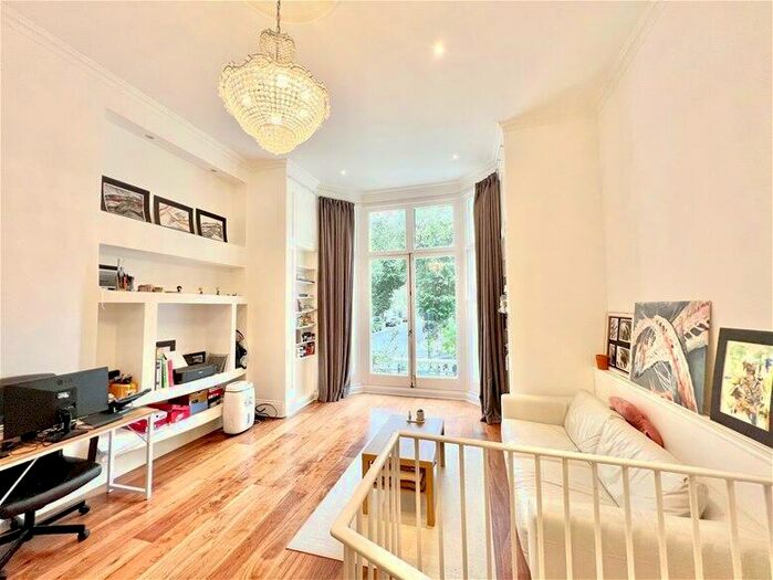 3 Bedroom Flat To Rent In Belsize Park Gardens, Belsize Park, NW3