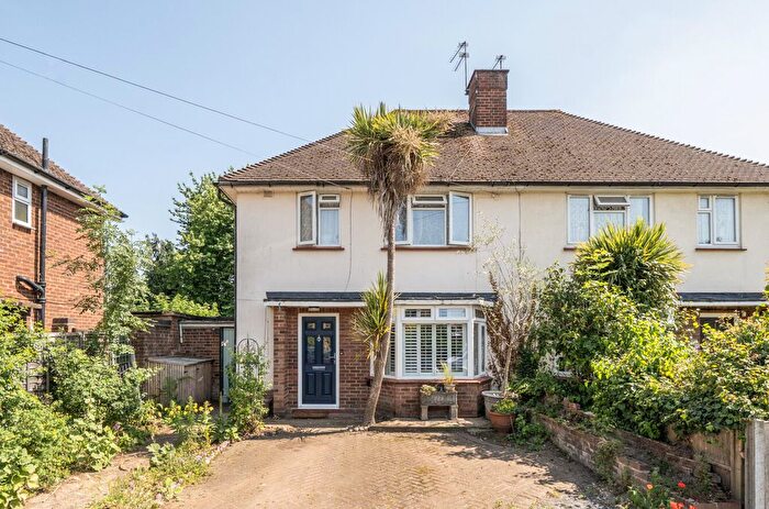 3 Bedroom Semi-Detached House For Sale In Harris Road, Watford, WD25