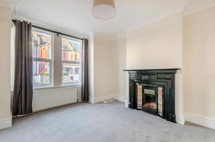 3 Bedroom Maisonette To Rent In Collingbourne Road, Shepherd's Bush, London, W12