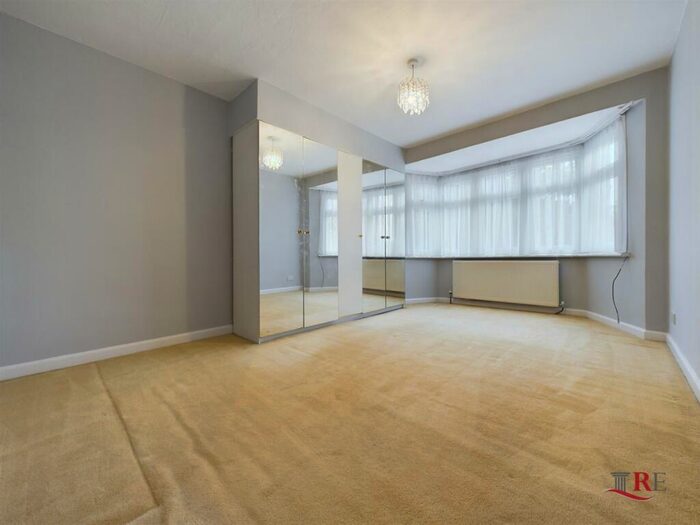 3 Bedroom Semi-Detached House To Rent In Cheviot Gardens, London, NW2