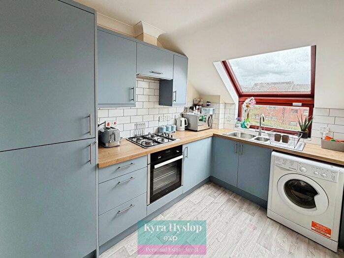 2 Bedroom Flat For Sale In Swan Court, Old Mill Close, Exeter, EX2