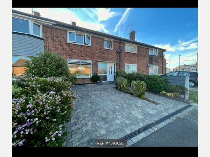 3 Bedroom Terraced House To Rent In Mendip Crescent, Westcliff-On-Sea, SS0