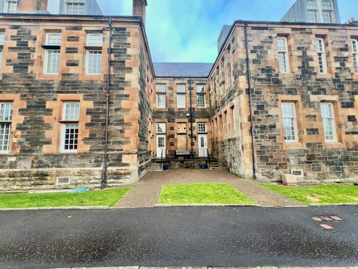 2 Bedroom Flat To Rent In Parklands View, Crookston, G53