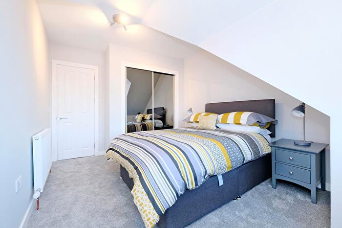 2 Bedroom Flat To Rent In Union Street, Top Floor, Aberdeen, AB11