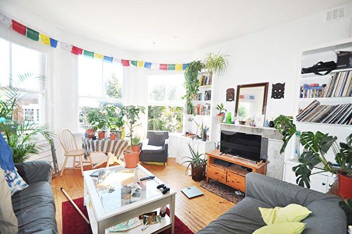 2 Bedroom Apartment To Rent In Mount View Road, London, N4