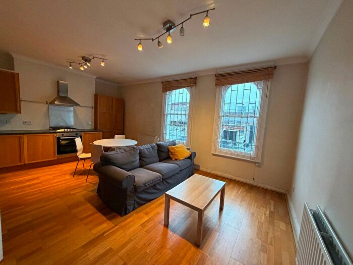3 Bedroom Flat To Rent In Balham High Road, London, SW12