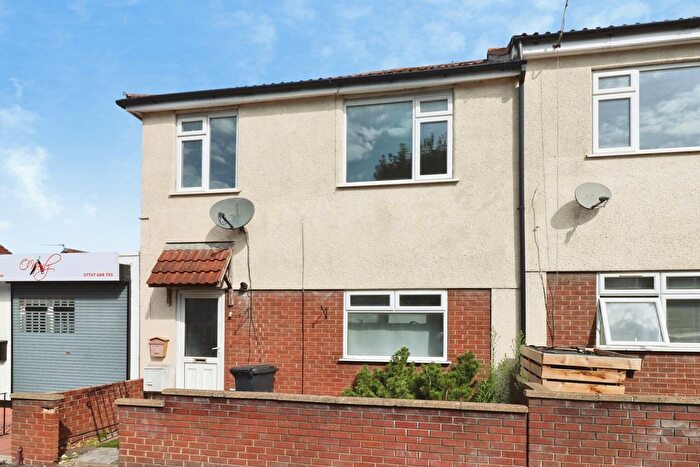 2 Bedroom Flat For Sale In Whitehall Road, Bristol, BS5
