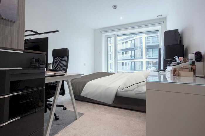 2 Bedroom Flat For Sale In Duke Of Wellington Avenue, Royal Arsenal, SE18