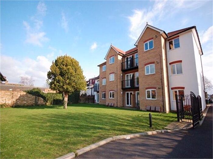 2 Bedroom Flat To Rent In Gresham Road, Staines-Upon-Thames, TW18