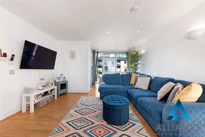 2 Bedroom Apartment To Rent In Coldharbor, London, Uk, E14