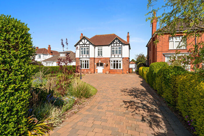 4 Bedroom Detached House For Sale In Waltham Road, Scartho, DN33