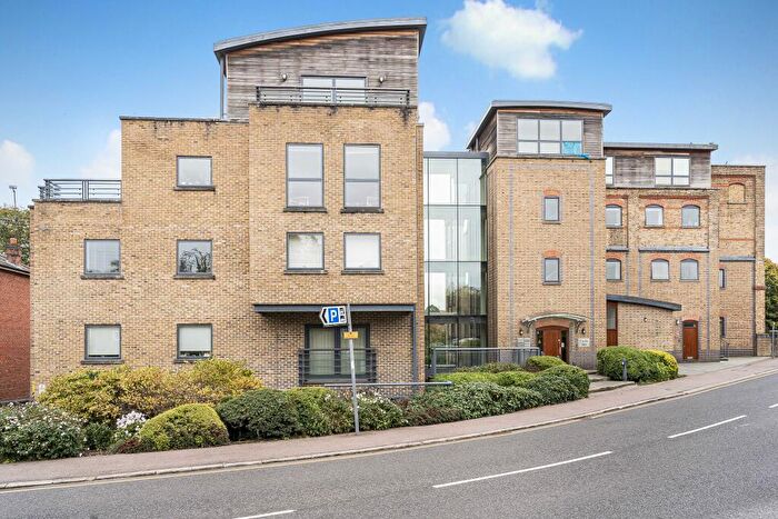 2 Bedroom Flat For Sale In Lower Kings Road, Berkhamsted, HP4