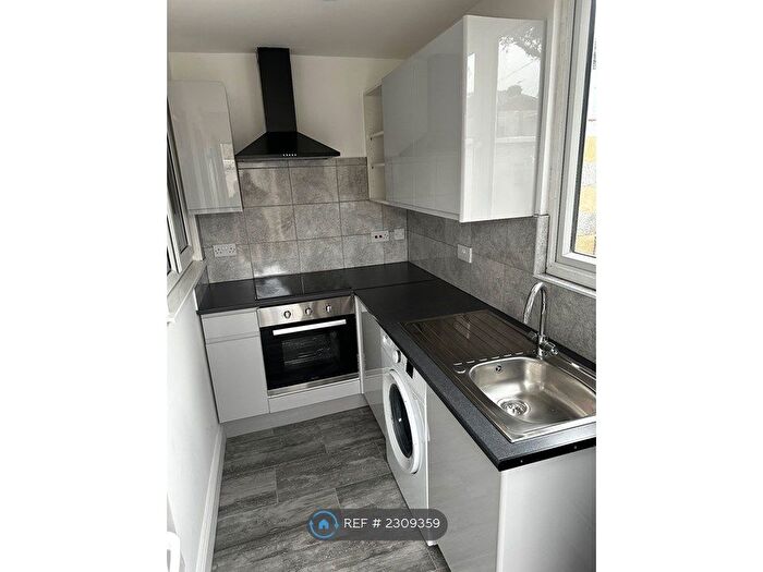 Studio To Rent In Hounslow, Hounslow, TW3