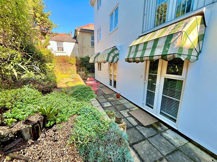 2 Bedroom Flat For Sale In Freshwater Bay, Isle Of Wight, PO40