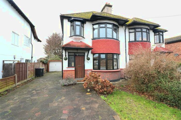 3 Bedroom Semi-Detached House To Rent In Ashingdon Road, Rochford, Essex, SS4