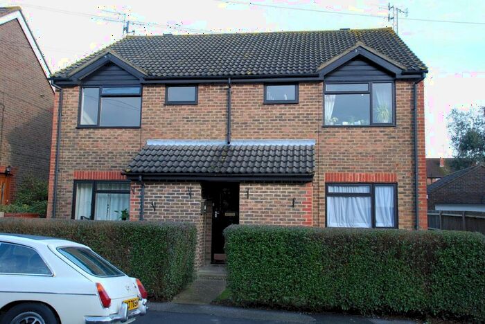 1 Bedroom Flat To Rent In Kents Road, Haywards Heath, West Sussex, RH16