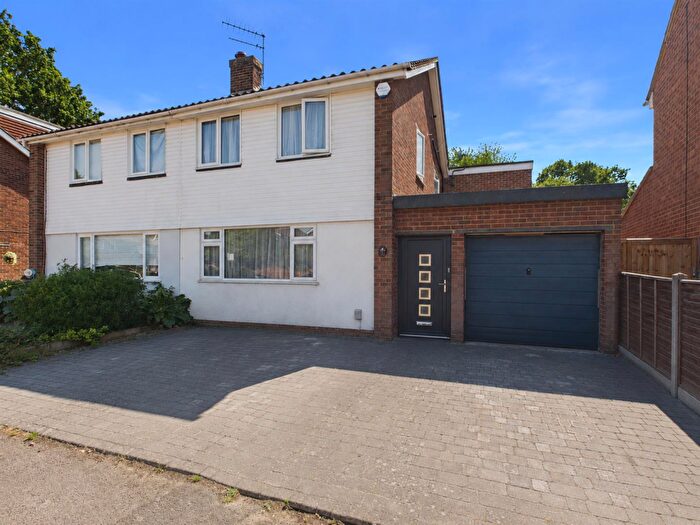 4 Bedroom Semi Detached House For Sale In Milton Road, Walton-On-Thames, KT12