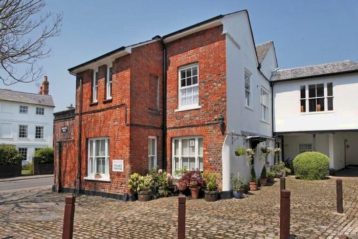 2 Bedroom Flat To Rent In Church Street, Old Amersham, HP7