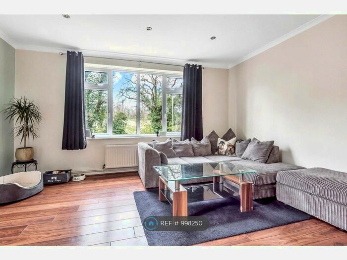 2 Bedroom Maisonette To Rent In Burnside Close, Barnet, EN5