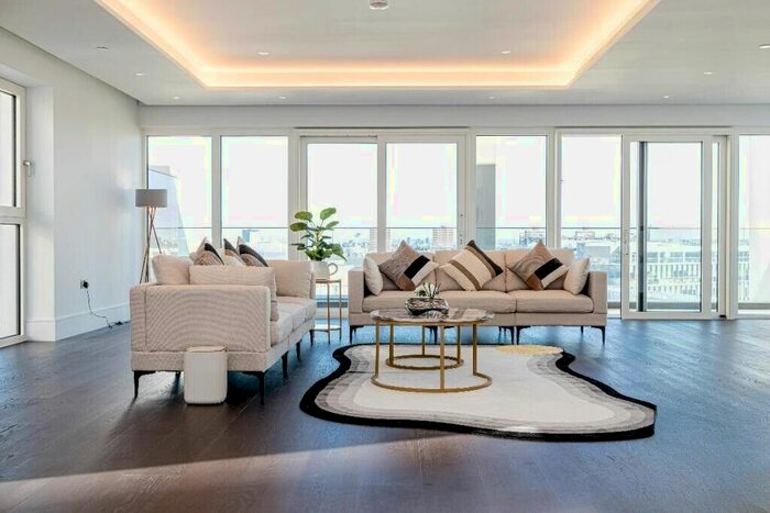 3 Bedroom Flat To Rent In Fountain Park Way, London, W12