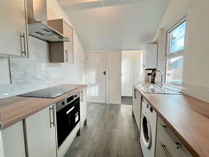 3 Bedroom Flat To Rent In York Street, Pelaw, Gateshead, NE10