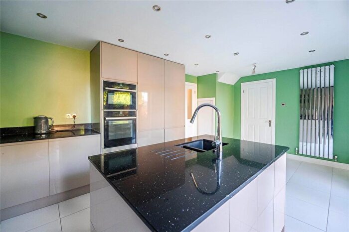 3 Bedroom Link Detached House For Sale In Ashridge Close, Bletchley, Milton Keynes, Bucks, MK3