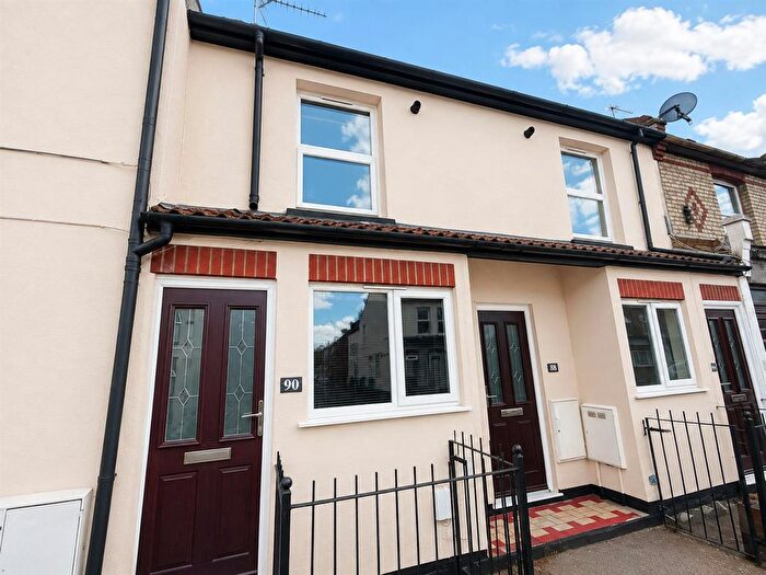 1 Bedroom Property For Sale In Leavesden Road, Watford, WD24
