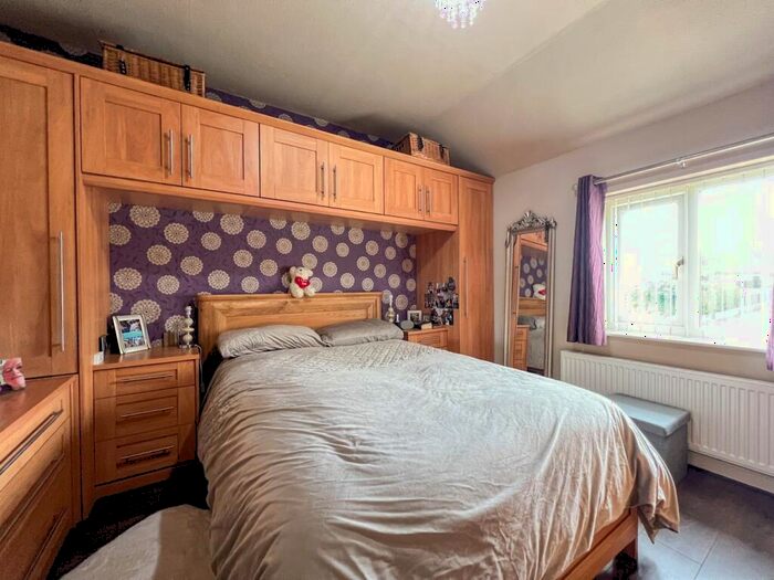 3 Bedroom Terraced House For Sale In Grasscroft Road, Honley, Holmfirth, HD9