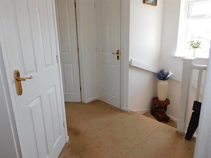 3 Bedroom End Of Terrace House For Sale In Chard Road, Axminster, EX13
