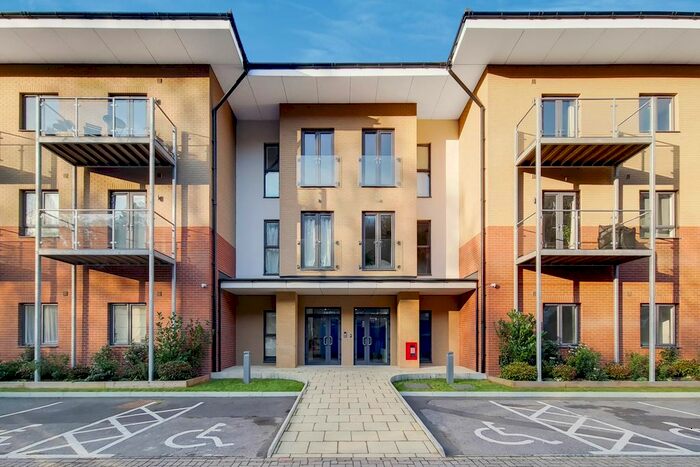 1 Bedroom Flat To Rent In Weyside, Catteshall Lane, Godalming, GU7