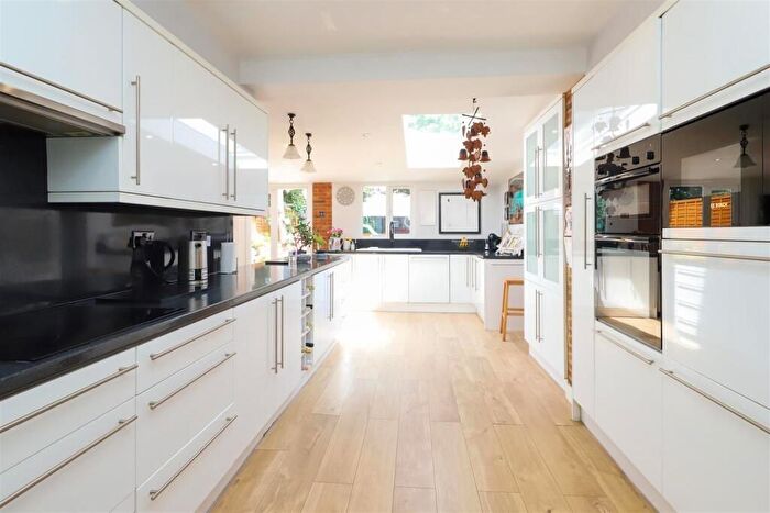 5 Bedroom Property For Sale In Carnarvon Drive, Hayes, UB3