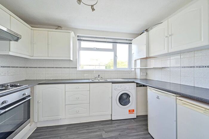 1 Bedroom Flat To Rent In Granville Road, Southfields, London, SW18