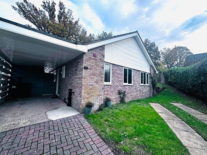 3 Bedroom Bungalow For Sale In Vine Tree Close, Tadley, Hampshire, RG26