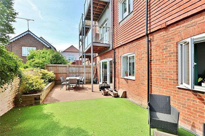 2 Bedroom Flat For Sale In Connaught Road, Brookwood, Woking, Surrey, GU24