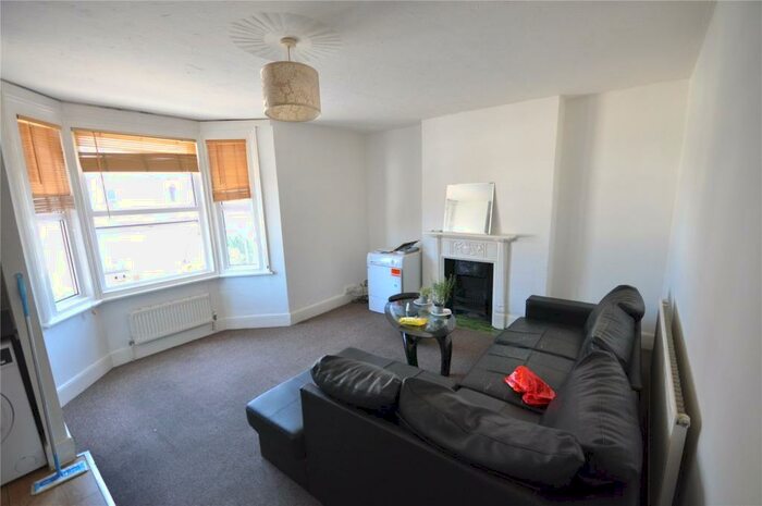 2 Bedroom Apartment To Rent In Kent Road, Swindon, SN1