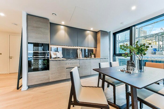 2 Bedroom Apartment To Rent In George Street, London, E14