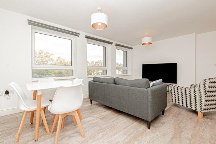 2 Bedroom Flat For Sale In Flat, Elfin Square, Edinburgh, Midlothian, EH11