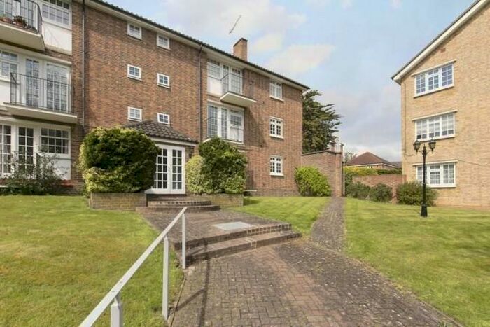 2 Bedroom Flat To Rent In Albert Drive, London SW19