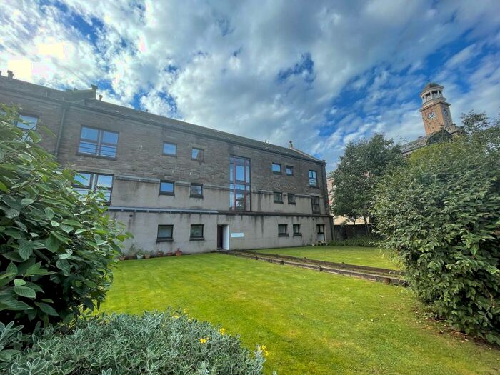 2 Bedroom Flat To Rent In Caledonian Court, Dundee, DD2
