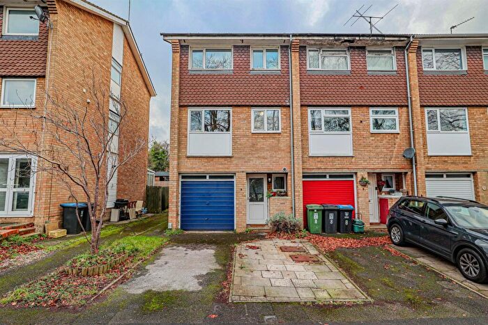 3 Bedroom Town House For Sale In Westview Rise, Hemel Hempstead, HP2