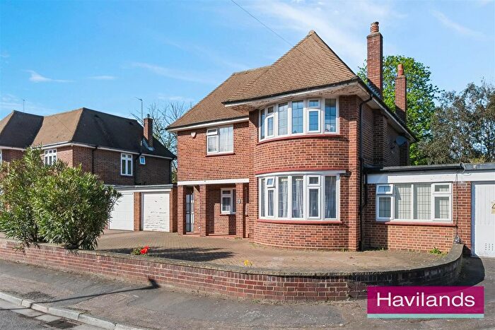 5 Bedroom Property For Sale In Athole Gardens, Enfield, EN1