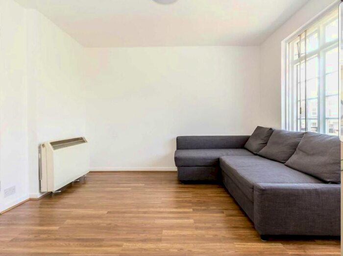 1 Bedroom Flat To Rent In Avenue Road, London, W3