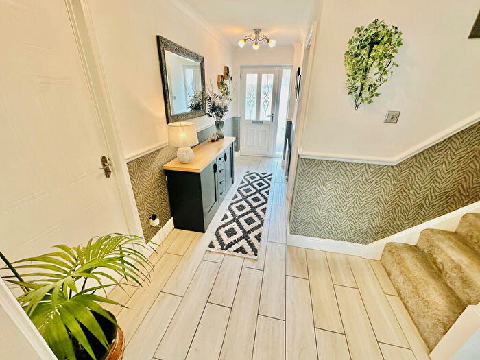 4 Bedroom Detached House For Sale In Shipton Close, Milking Bank, Dudley, DY1