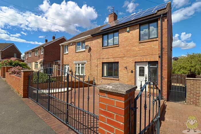 3 Bedroom Semi-detached House For Sale In Burns Avenue, Boldon Colliery, NE35