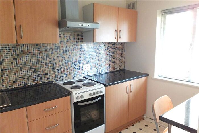 1 Bedroom Flat To Rent In Tanglewood Way, Feltham, TW13