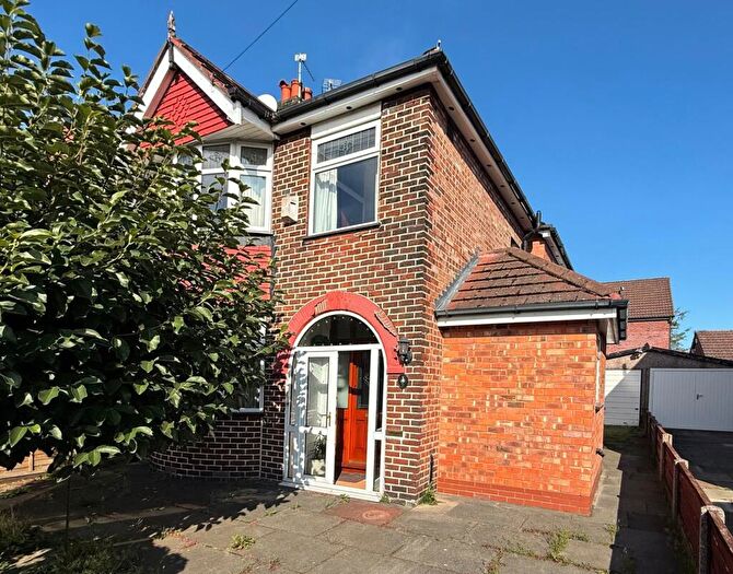 3 Bedroom Semi-Detached House For Sale In Haig Road, Stretford, M32