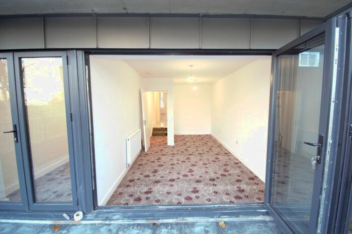 2 Bedroom Flat To Rent In Upper Richmond Road, London, SW15